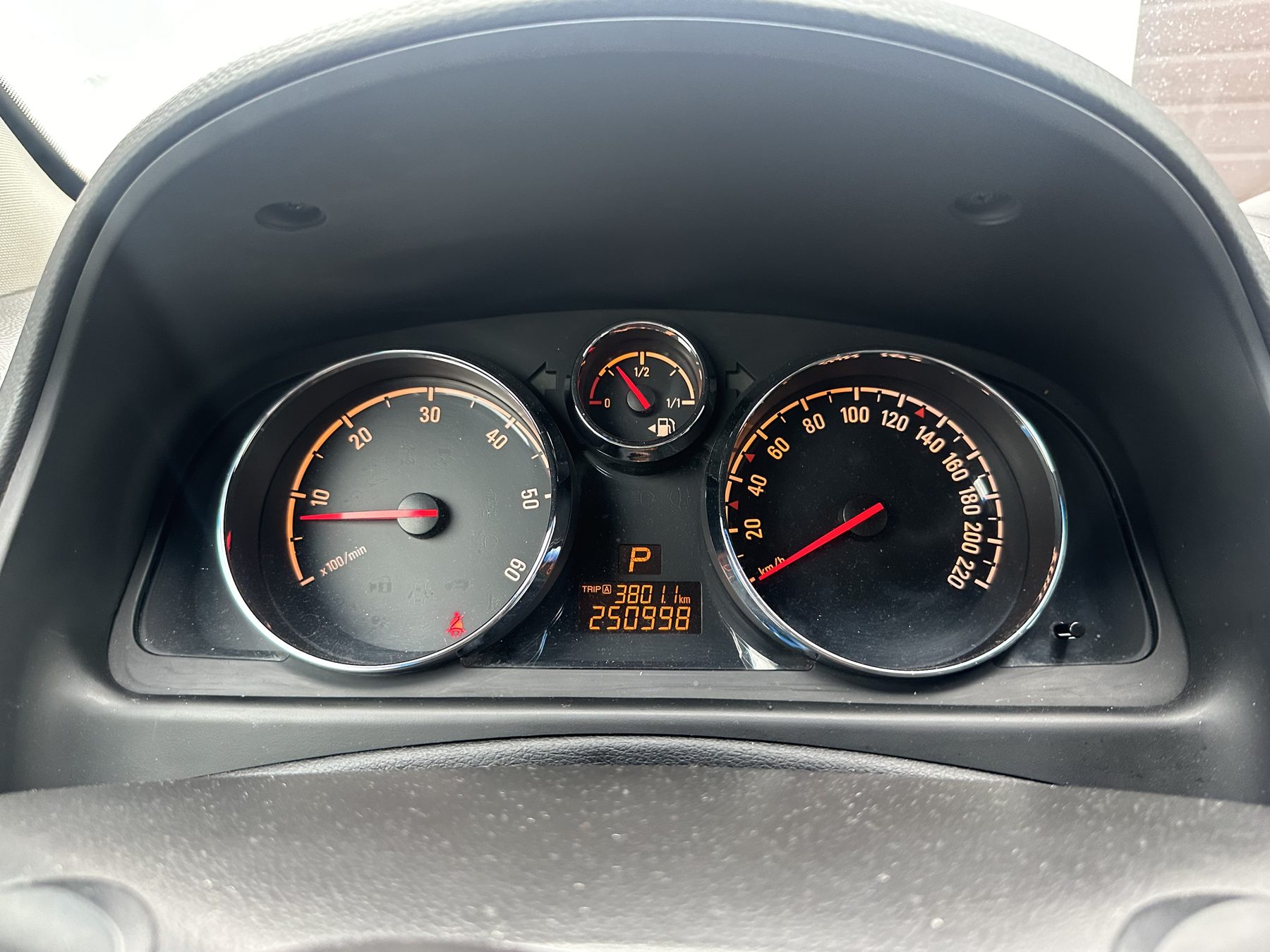 Пробег Opel Antara 250998 км